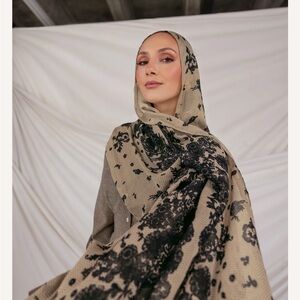 Vela Chantilly Lace in Mini